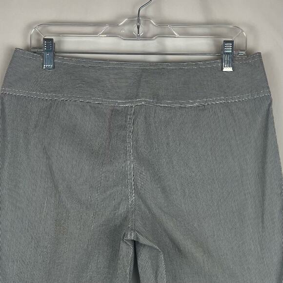 Madison Gray White Striped Nautical Coastal Bermuda Shorts NWOT Size 6 - Picture 5 of 10